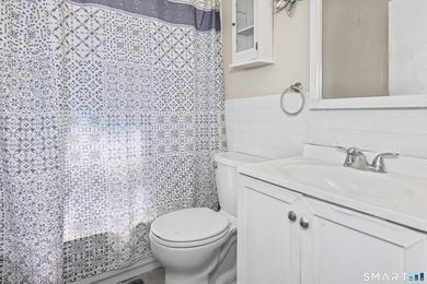 2-bedroom, 1-bath home offering comfortable living in a - photo 7