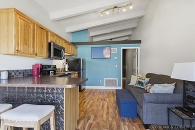 Your cozy lake retreat awaits. This 1 bed 1 bath condo located - photo 3