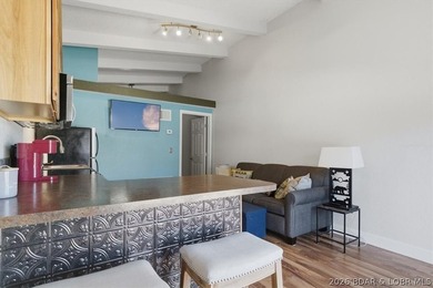 Your cozy lake retreat awaits. This 1 bed 1 bath condo located - photo 4