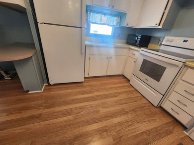 Welcome to this adorable manufactured home in desirable 4 - photo 7