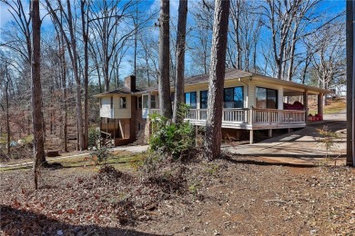 Fully remodeled 3,000+ sq foot lakefront brick home. Entire - Lake Home For Sale in Anderson, South Carolina