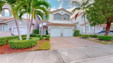 (private lake, pond, creek) Townhome/Townhouse For Sale in Doral Florida