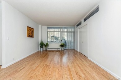 Welcome to the luxurious Carlton House, a premier and centrally - photo 8