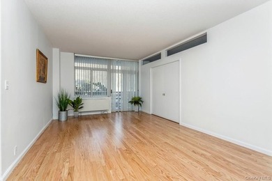 Welcome to the luxurious Carlton House, a premier and centrally - photo 9