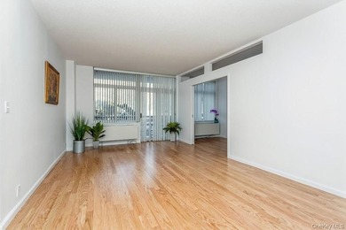 Welcome to the luxurious Carlton House, a premier and centrally - photo 10