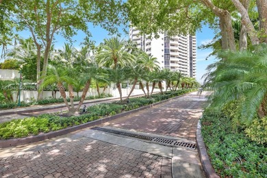 HIGH FLOOR 2 BED /2 BATH UNIT WITH TILE FLOORS THROUGHOUT - photo 40