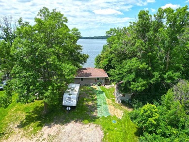 Nestled along the shores of beautiful Lake Francis, this - photo 47
