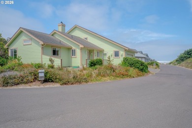 The beach is calling! Located in the coveted gated oceanfront - photo 2