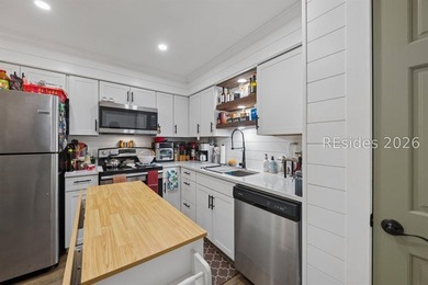 Welcome to this gorgeous renovated 2BD/1.5BA second-floor flat - photo 11
