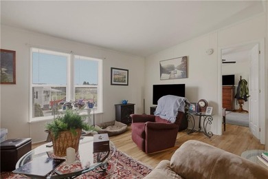 Welcome to this beautifully maintained 3-bedroom, 2-bath - photo 11