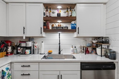 Welcome to this gorgeous renovated 2BD/1.5BA second-floor flat - photo 12