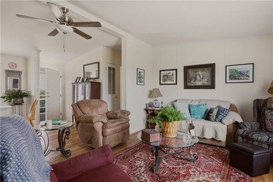 Welcome to this beautifully maintained 3-bedroom, 2-bath - photo 12