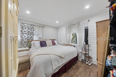 Welcome to this gorgeous renovated 2BD/1.5BA second-floor flat - photo 13