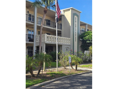 Wonderful first floor condo in a 55+ community, great open - photo 3