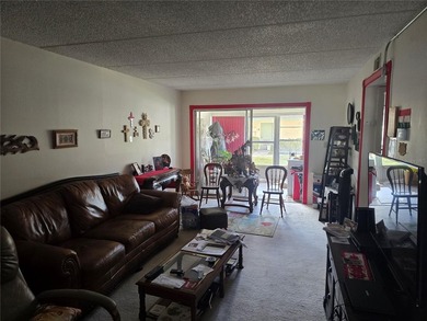 Wonderful first floor condo in a 55+ community, great open - photo 4