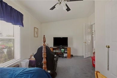 Welcome to this beautifully maintained 3-bedroom, 2-bath - photo 17