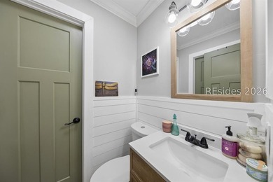 Welcome to this gorgeous renovated 2BD/1.5BA second-floor flat - photo 19