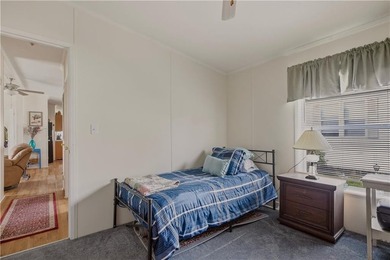 Welcome to this beautifully maintained 3-bedroom, 2-bath - photo 21