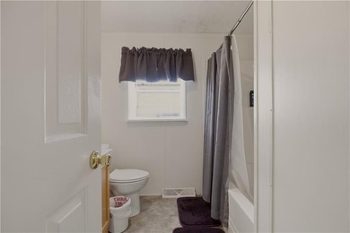 Welcome to this beautifully maintained 3-bedroom, 2-bath - photo 22