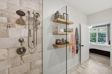 Showings begin 7/23. Opportunities like this don't come along - photo 40
