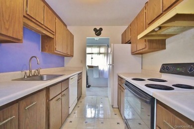 Welcome to easy, affordable living in Beacon's sought-after - photo 4