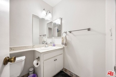 Spacious and well-located condo offering an exceptional - photo 11