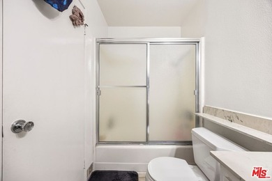 Spacious and well-located condo offering an exceptional - photo 12