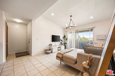 Spacious and well-located condo offering an exceptional - photo 13