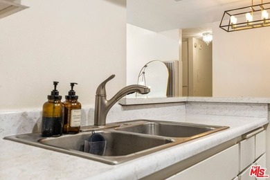 Spacious and well-located condo offering an exceptional - photo 20