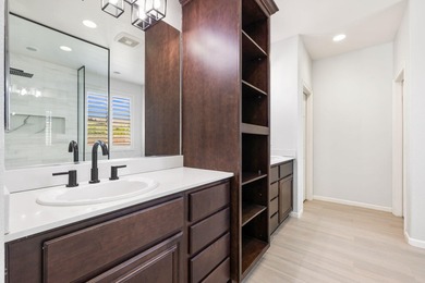 POINT OF VIEW - MORNING LIGHT, MOUNTAIN VIEWS AND A POOL THAT