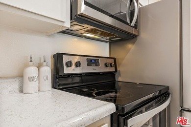 Spacious and well-located condo offering an exceptional - photo 21