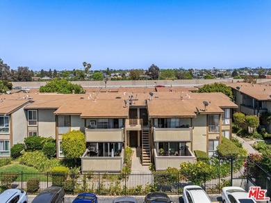 Spacious and well-located condo offering an exceptional - photo 24