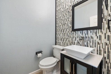 POINT OF VIEW - MORNING LIGHT, MOUNTAIN VIEWS AND A POOL THAT