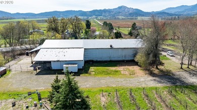 This renowned farmland was home to the famous Henry Estate - photo 6