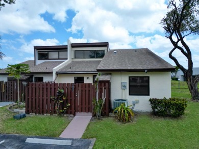Lake Townhome/Townhouse For Sale in West Palm Beach, Florida