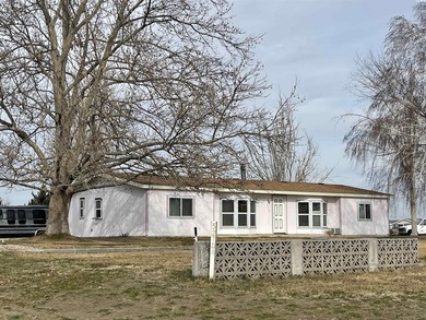 MLS# 284439 Diamond in the Rough!! 3 Bed/2 Bath Manufactured - photo 2