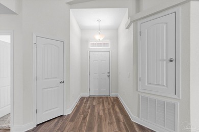 Beautiful nearly new home located in a family-friendly - photo 4