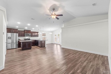 Beautiful nearly new home located in a family-friendly - photo 5