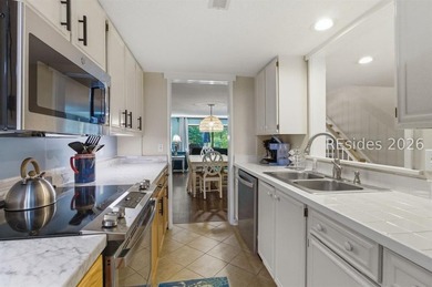 Beautifully furnished and updated 2 bedroom, 2.5 bath villa in - photo 16