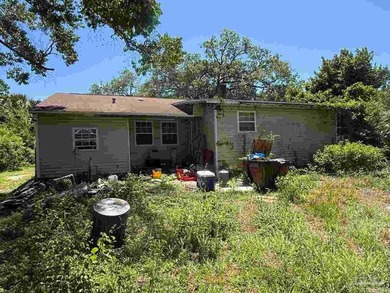 Opportunity knocks in Pensacola! This 3-bedroom, 1-bath home - photo 6