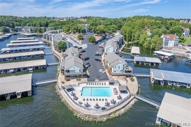 Ready to live the Lake Life? This fully renovated, move-in ready - photo 2