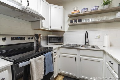Ready to live the Lake Life? This fully renovated, move-in ready - photo 9