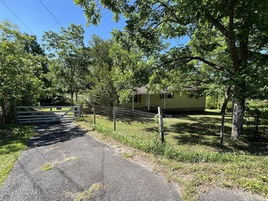 Welcome home to this 3 bedroom, 1.5 bath home tucked away on a - photo 2