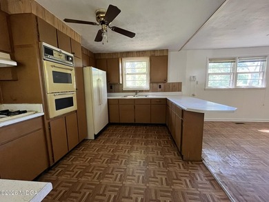 Welcome home to this 3 bedroom, 1.5 bath home tucked away on a - photo 7