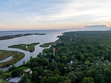 A Bay View Retreat Waiting to Be Discovered Tucked away on a - photo 7