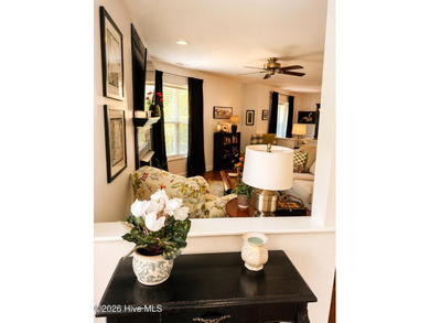 Welcome to this beautifully maintained, move-in ready condo - photo 2