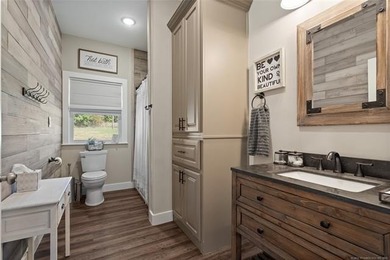 Private 3-bedroom, 2-bath metal home on 40 wooded acres in - photo 28