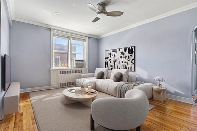 Welcome Home to this Beautifully renovated one-bedroom - photo 2