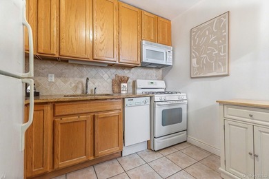 Welcome Home to this Beautifully renovated one-bedroom - photo 6