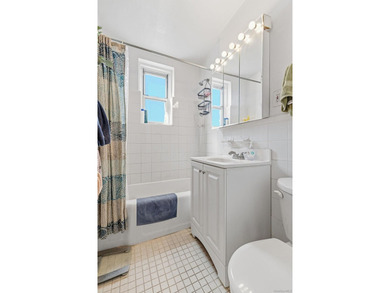 Welcome Home to this Beautifully renovated one-bedroom - photo 7